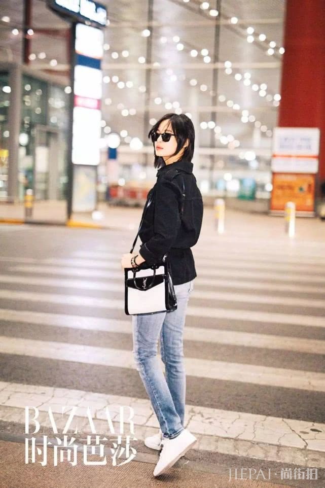 辛芷蕾出发时装周太飒