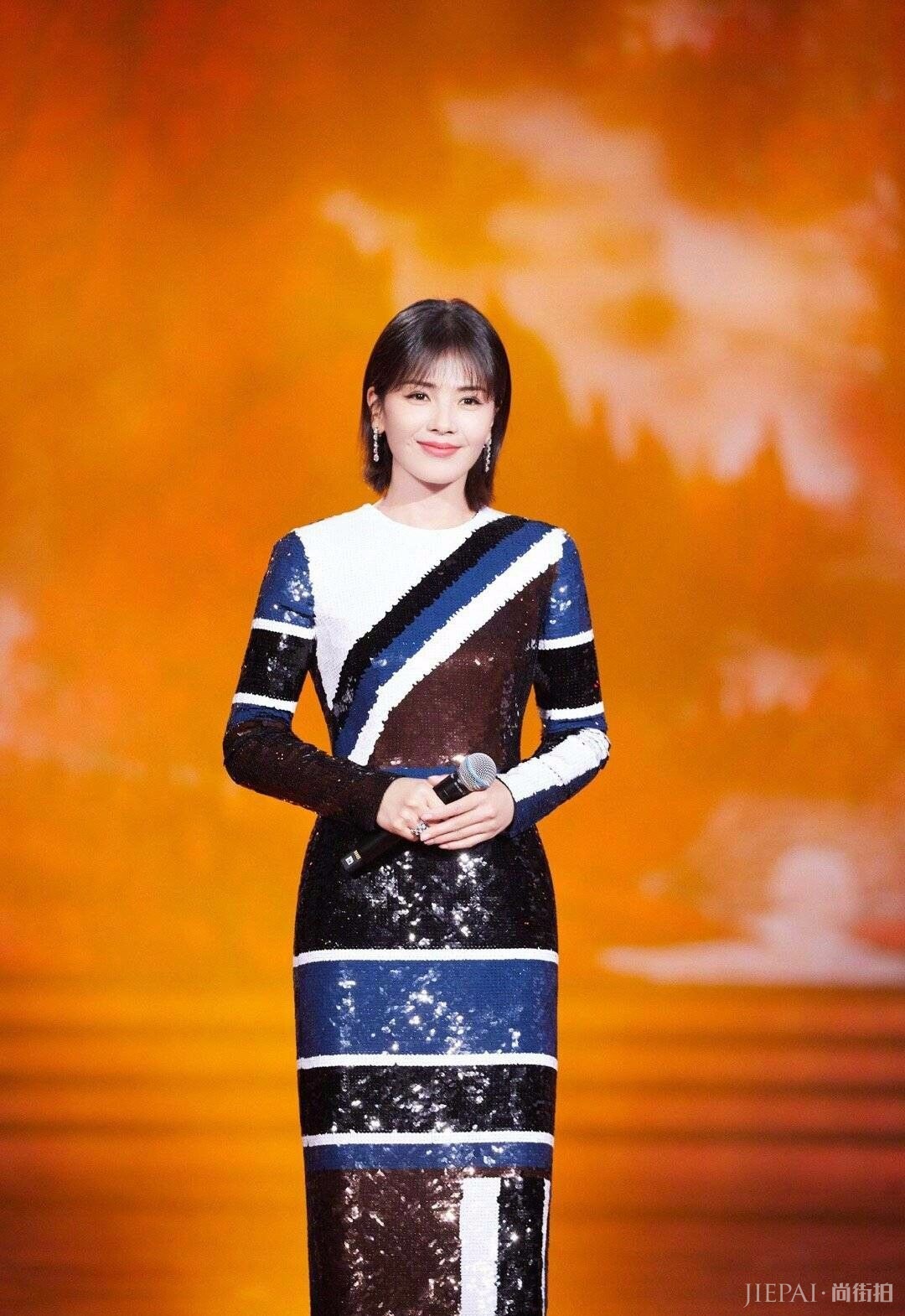 刘涛把“星辰大海”穿在身上,网友:仙女下凡了!