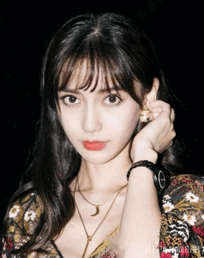 “法式刘海”，随性慵懒，特别适合脸大的女生