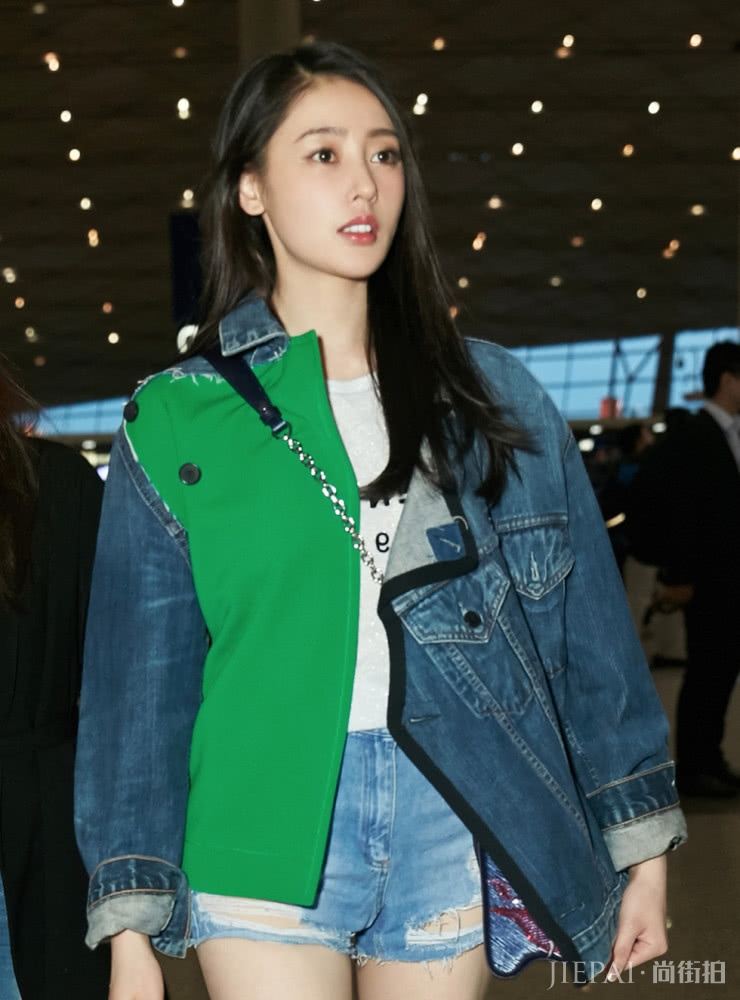 春季穿一件漂亮的牛仔外套，提升气质更显品味