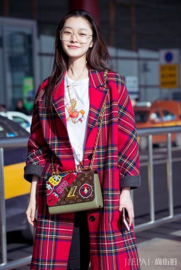 宋轶的马丁靴有鞋孔不穿鞋带,真会穿鞋!