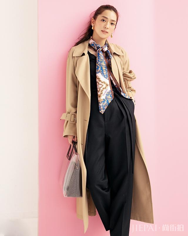 葛优大爷时尚嗅觉灵敏 长款风衣今年会火