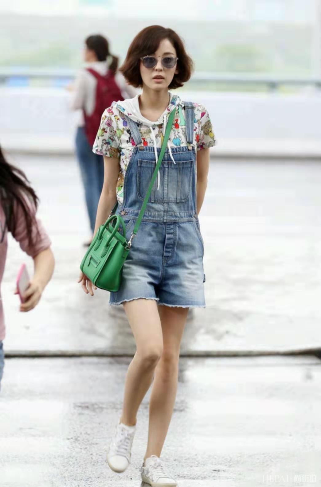 古力娜扎穿棒球服配牛仔裤太惊艳！