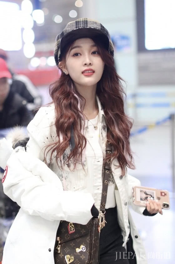 2019春季用这3款白色外套,让你穿出优雅白色女性美