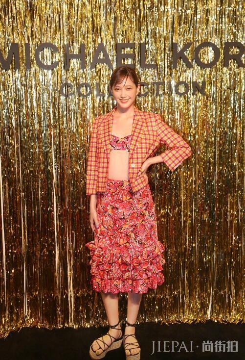 本田翼和林允儿上榜「最理想女友」