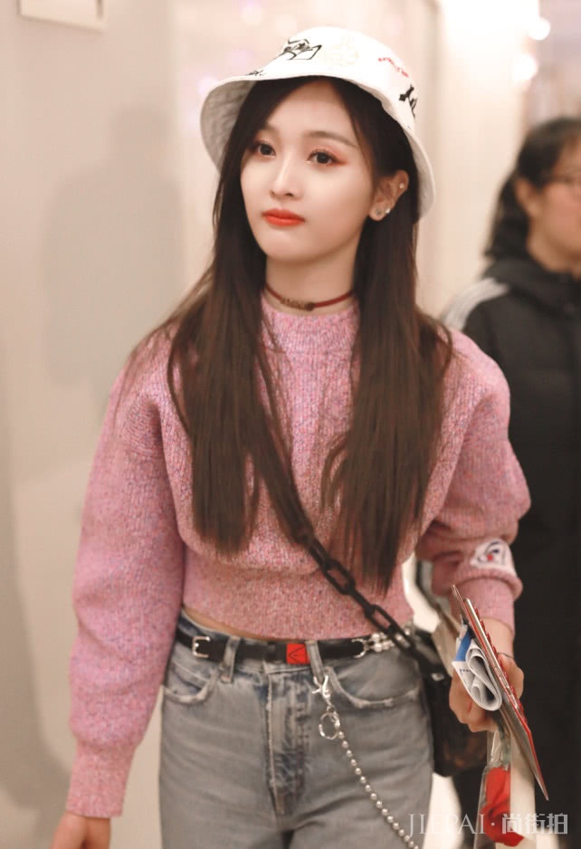 吴宣仪的“变美衫”，有女生才懂的魅力！