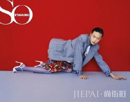 秦舒培复出登新刊封面,大背头配大红唇,谁能hold住这发型?