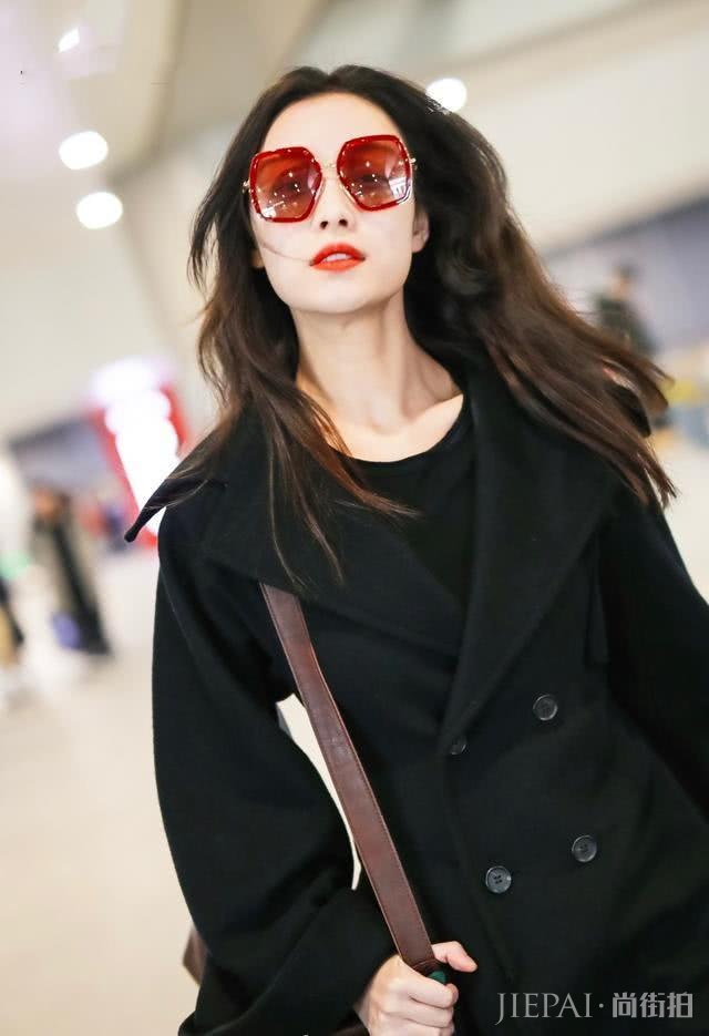 倪妮机场私服秀大片既视感!