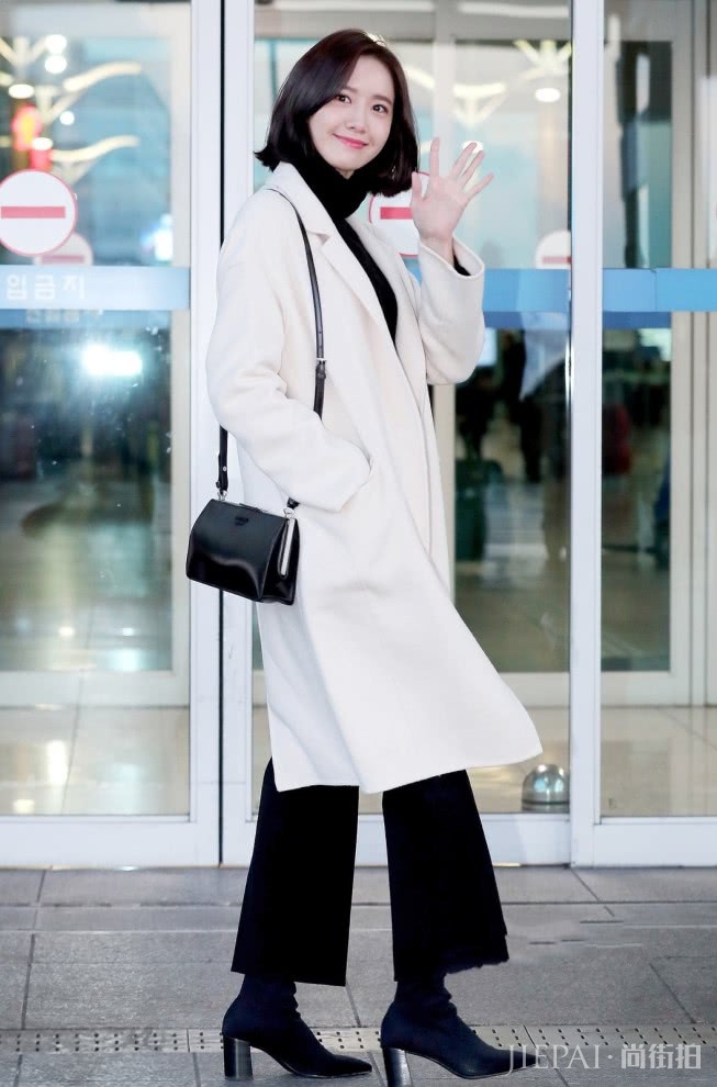 林允儿悄悄换上“荧光绿毛衣”，超减龄！