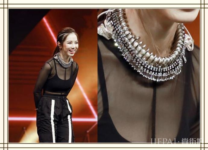 邓紫棋甩掉皮裤女王称号!