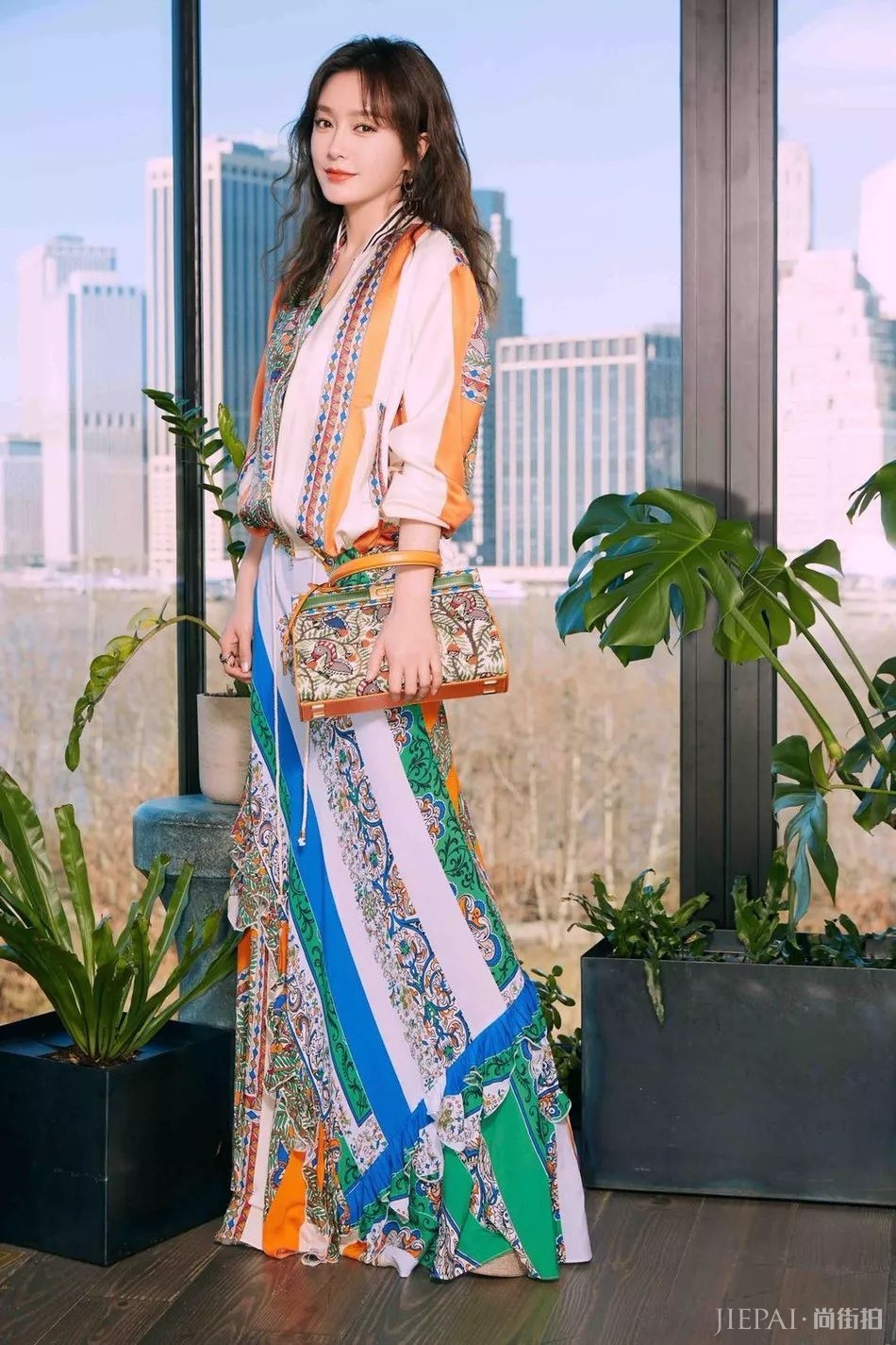 秦岚助阵Tory Burch2019秋冬系列，惊艳亮相纽约秀场 |