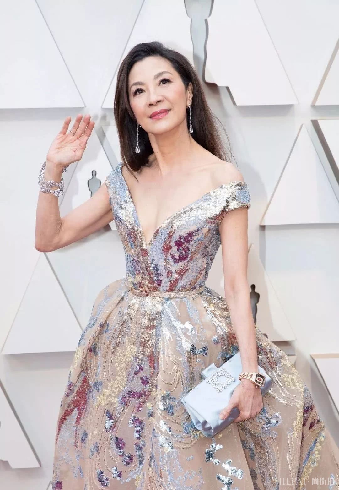 杨紫琼出席奥斯卡，身材却火辣到不行