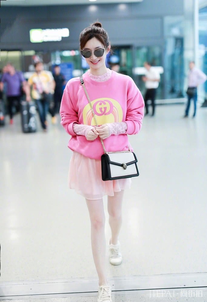 江疏影终于穿对了,选对衣服颜色很关键