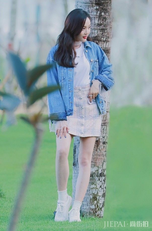 吴宣仪“鳞片裙”都能穿出甜美气息，给跪了！