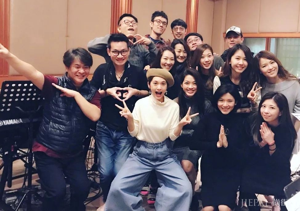 杨丞琳私服竟是一本“少女感”穿搭教科书