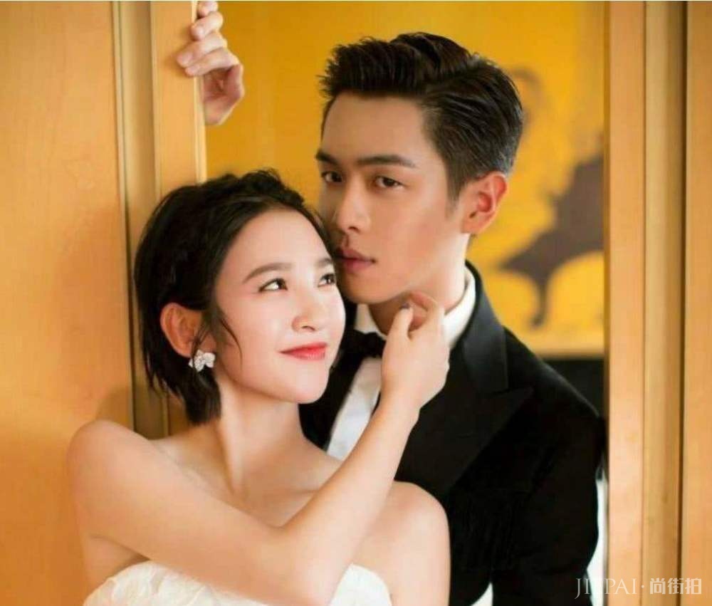 唐艺昕的“紧紧袜”火了，比堆堆袜更时尚，看后直接不淡定了