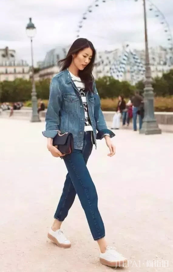 初春用九分裤+小白鞋打扮自己，时尚又有气场