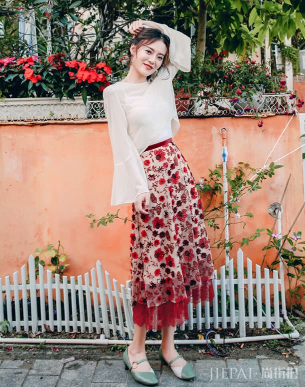 印花裙扮靓走到哪里都被夸好看!