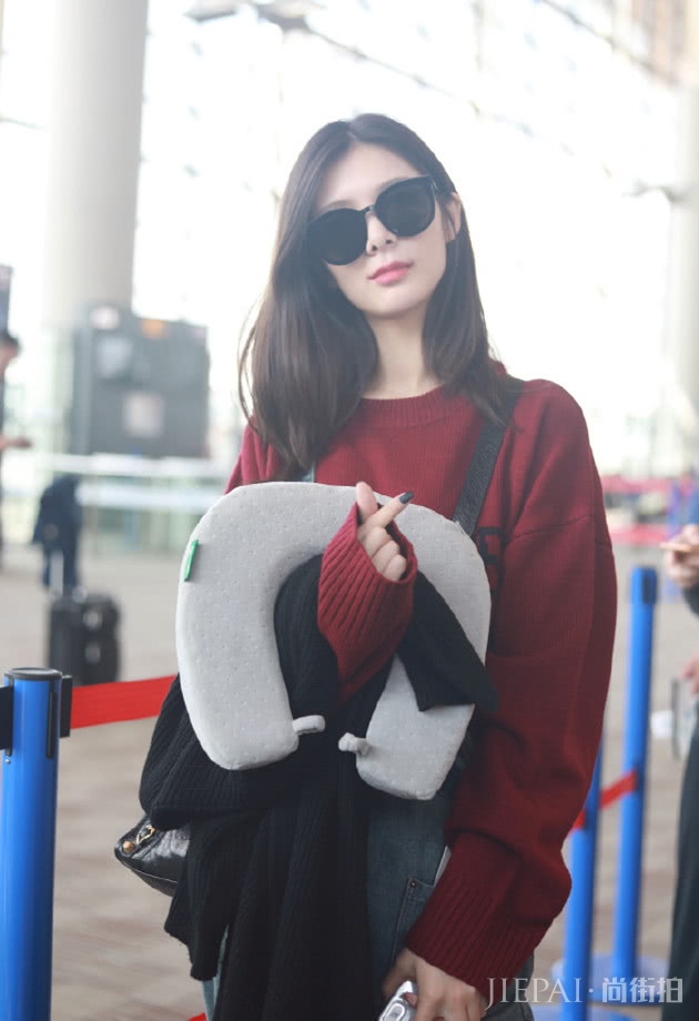 春季毛衣当外套穿,一样可以很时尚