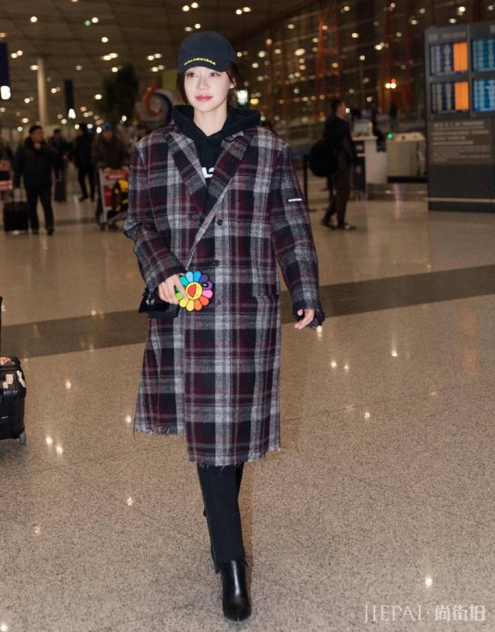 袁姗姗又火了，这次却是因为手机壳！