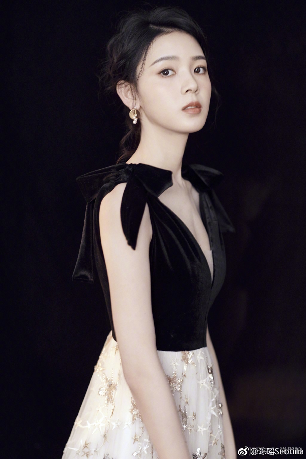 陈瑶长得超漂亮,衣服搭配品味越来越好了