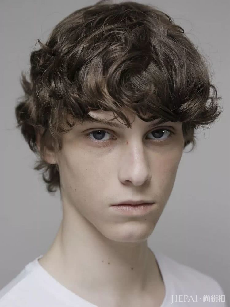 走秀十几场！干净又纯粹的神仙男模Serge事业要爆发了吗？