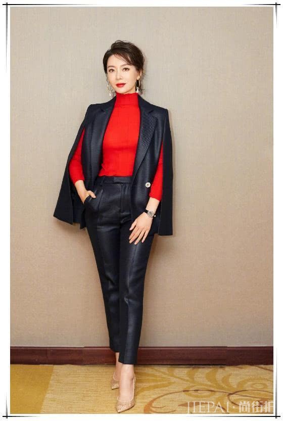 陈数高领毛衣配运动裤，也能美出新高度，服了