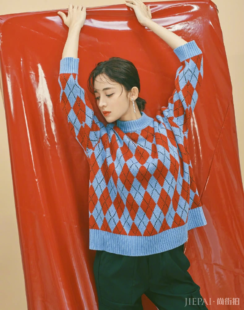 古力娜扎工装裤英姿飒爽，可盐可甜