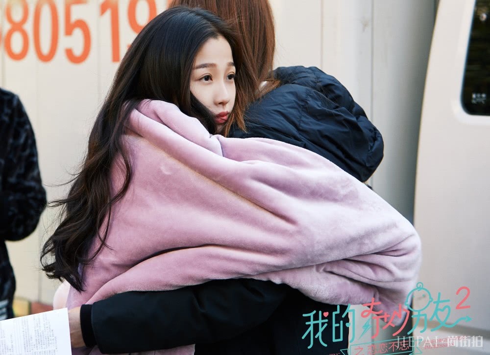 虞书欣在《我的奇妙男友2》里可爱俏皮,私服穿搭也时髦好看