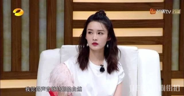 李沁“透视裙”配毛T恤现参加节目,网友直呼仙女下凡!