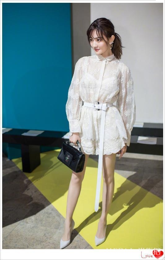 徐璐公主编发配蕾丝裙美炸了，大腮帮子方脸太有范儿