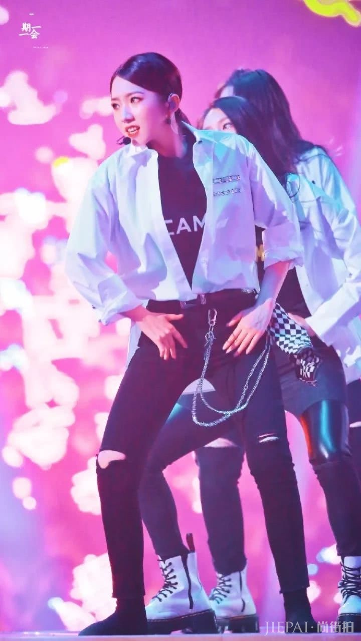 《蓝色生死恋》新任演员上线,孟美岐私服仍有女人硬态度