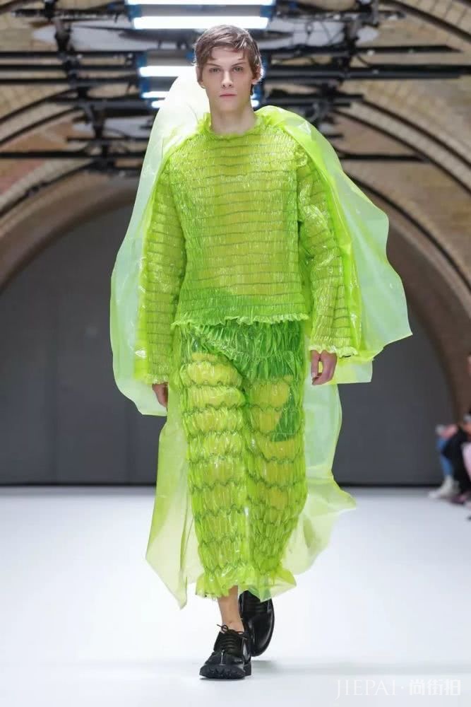 走秀十几场！干净又纯粹的神仙男模Serge事业要爆发了吗？