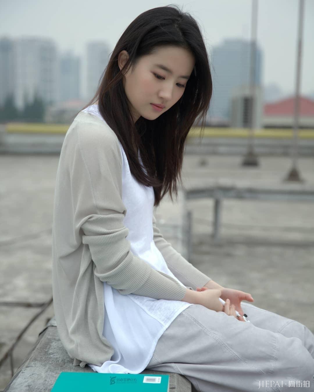 刘亦菲永远肤白貌美,清纯写真曝光!