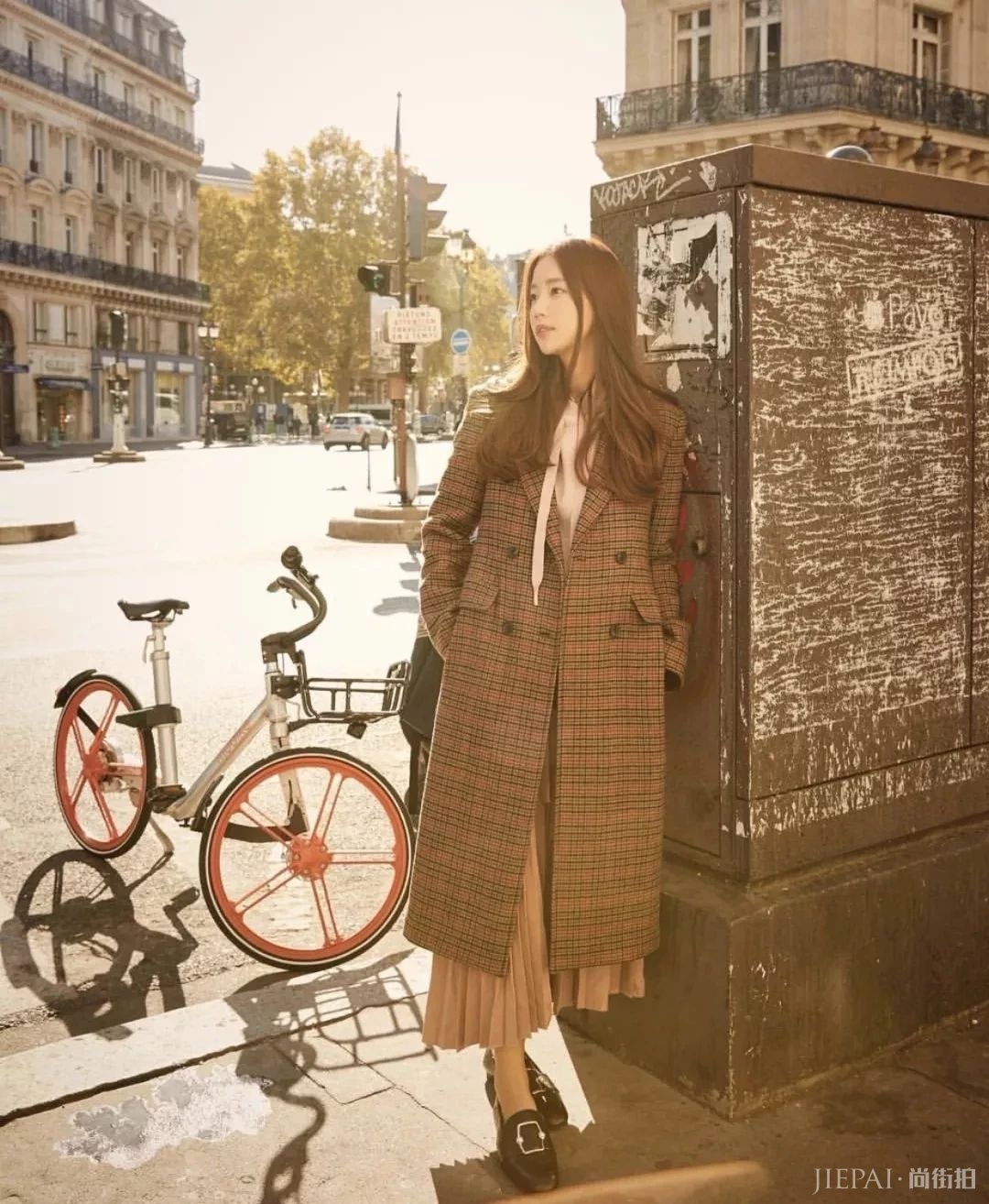 长款格纹大衣+阔腿裤霸气抢镜,帅得不可方物