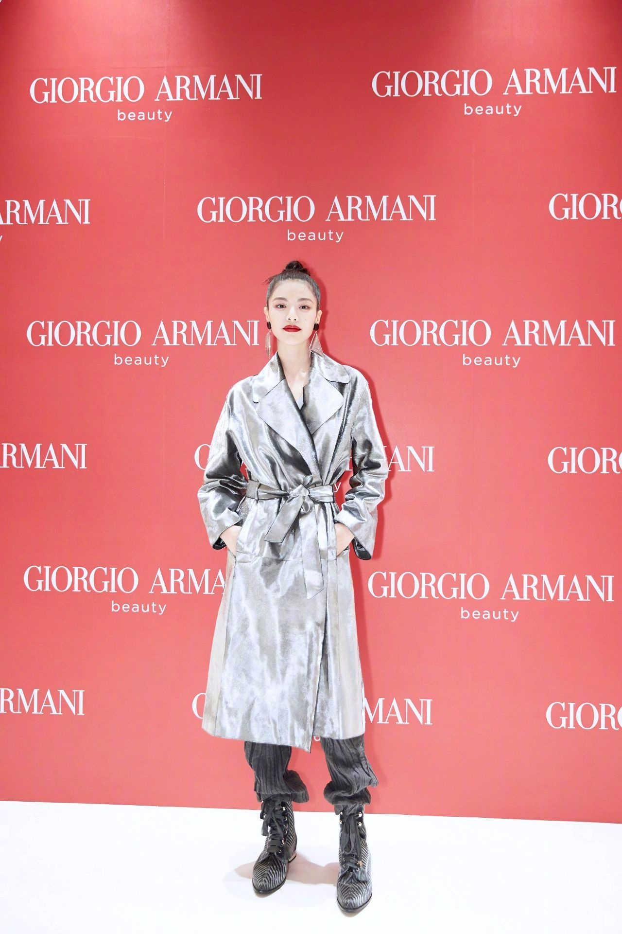 钟楚曦拎着巨大果冻包还以为要去买菜呢