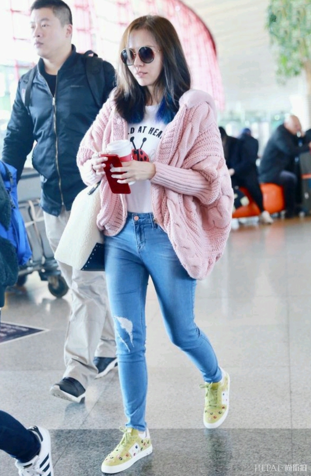 张靓颖的街拍造型太美了！