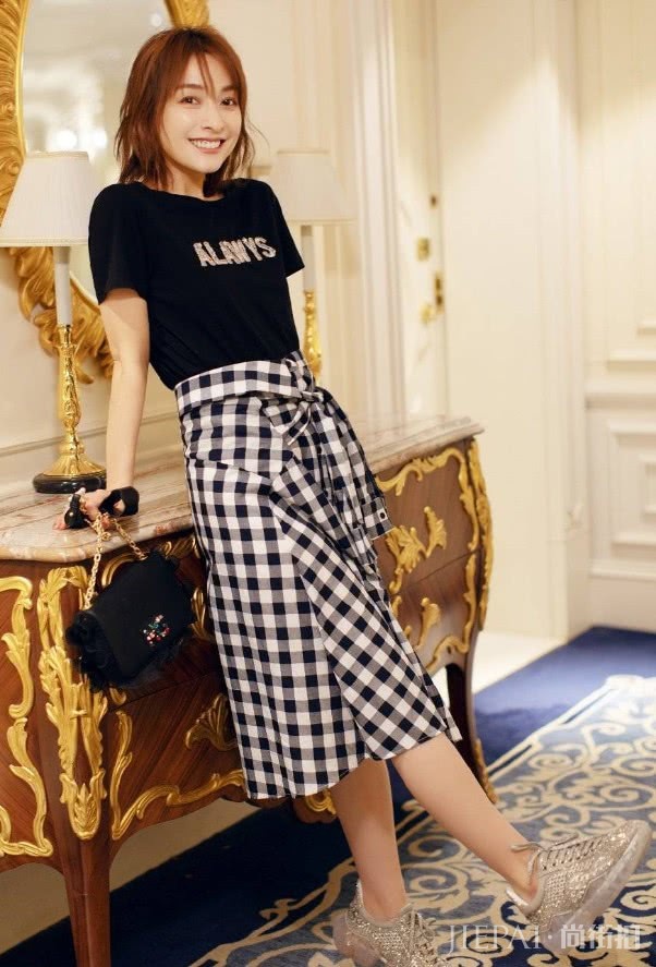 吴昕拍摄时尚杂志，终于get到了她的颜！