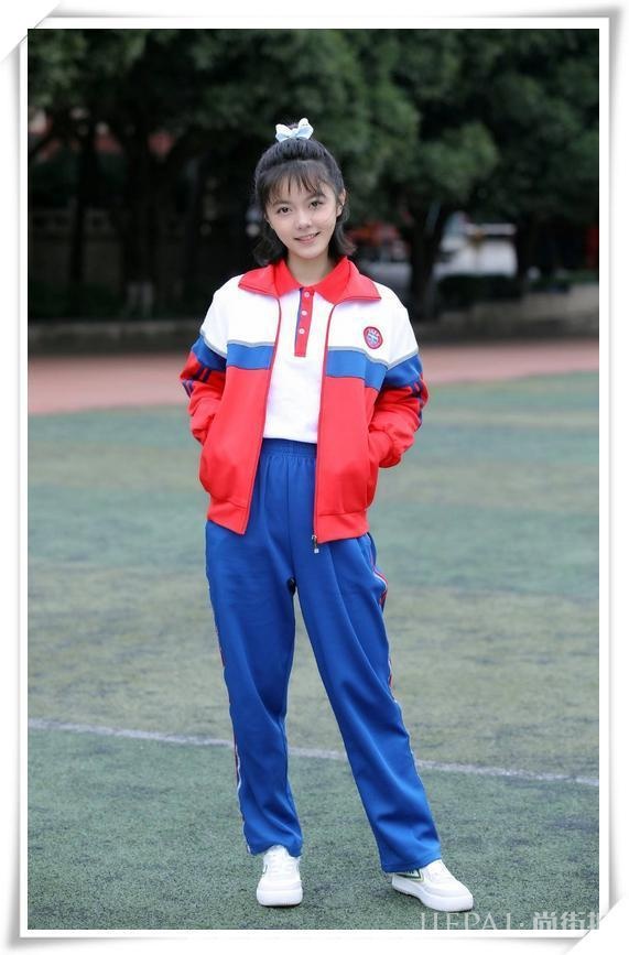 赵今麦中性穿搭难掩姣好容颜，短发造型气质佳