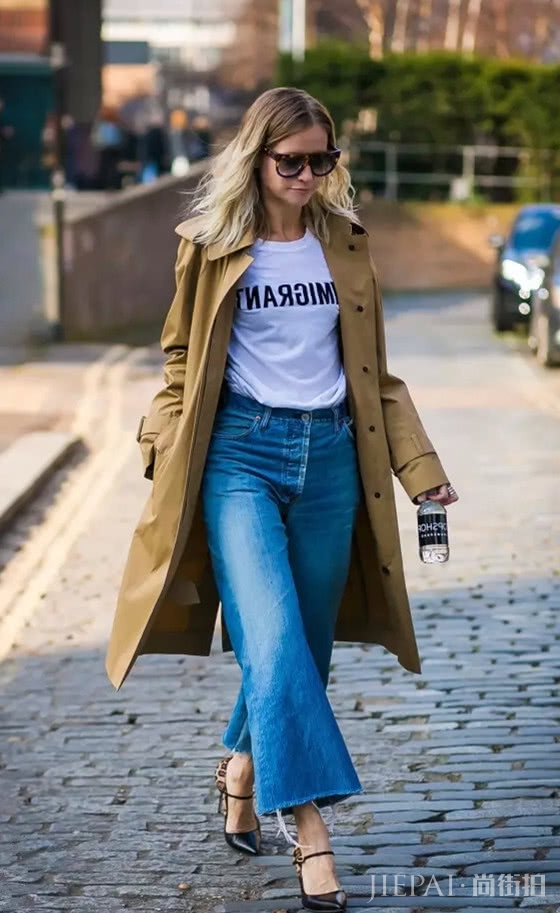 风衣搭配基础款牛仔裤,让你在这个春季气场全开