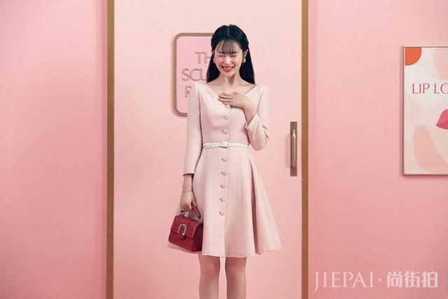 崔雪莉换个发型了！