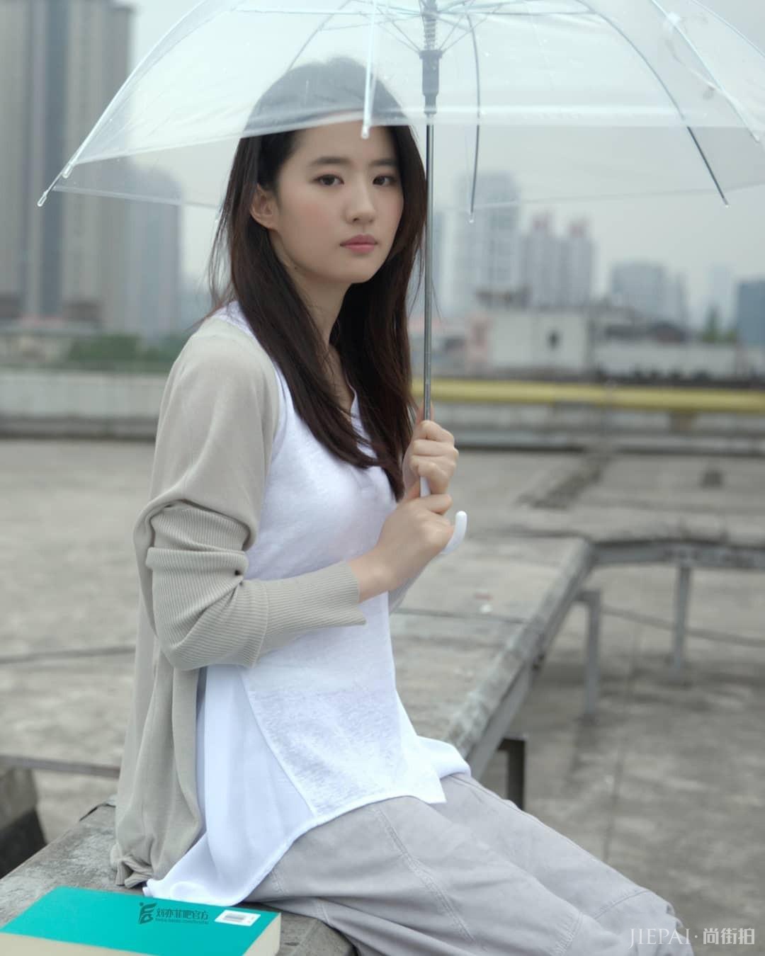刘亦菲永远肤白貌美,清纯写真曝光!