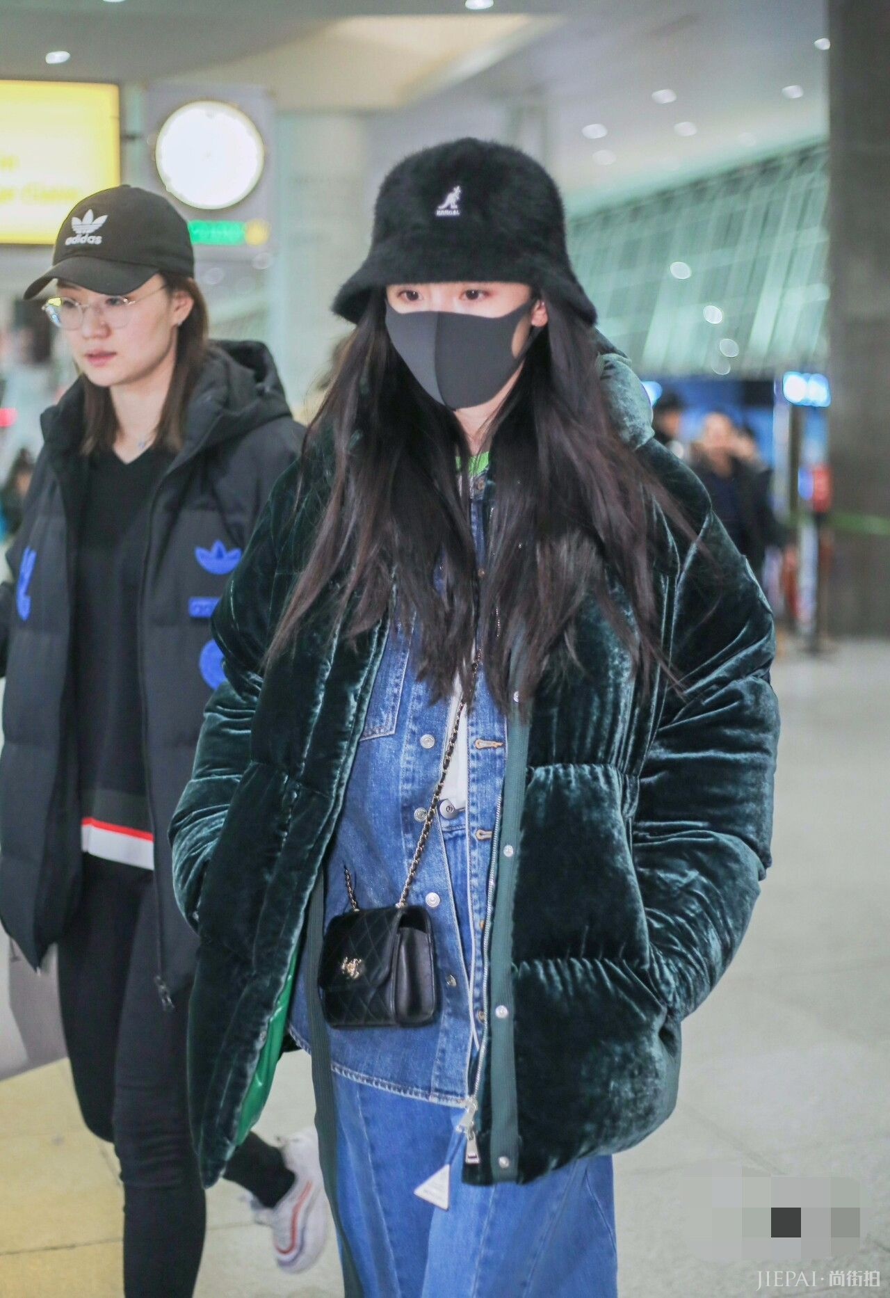 杨幂阔腿裤不好看，穿紧身裤才尽显腿精本色！