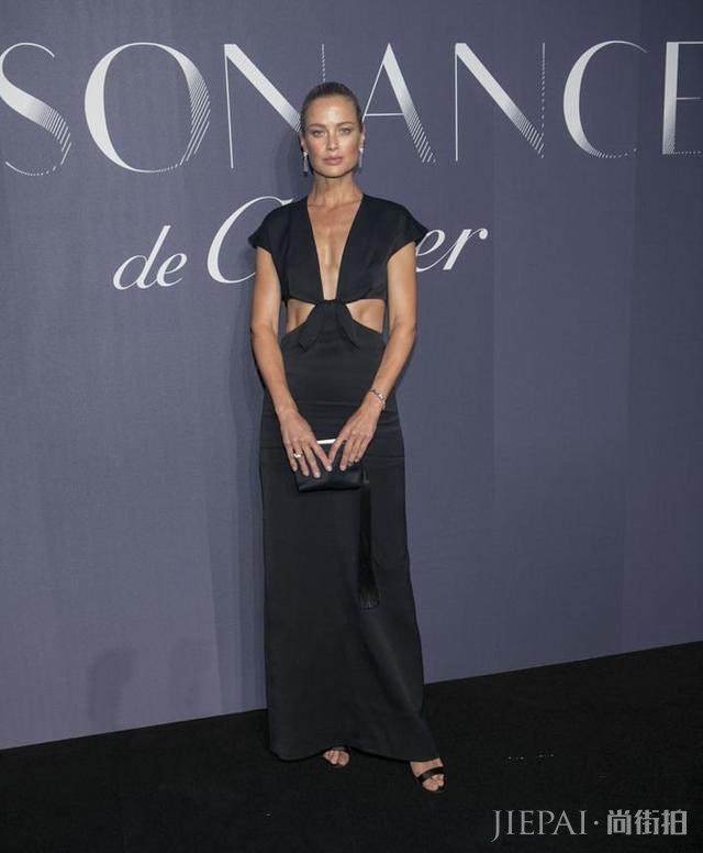 跟超模卡洛琳莫菲学知性有品味穿搭