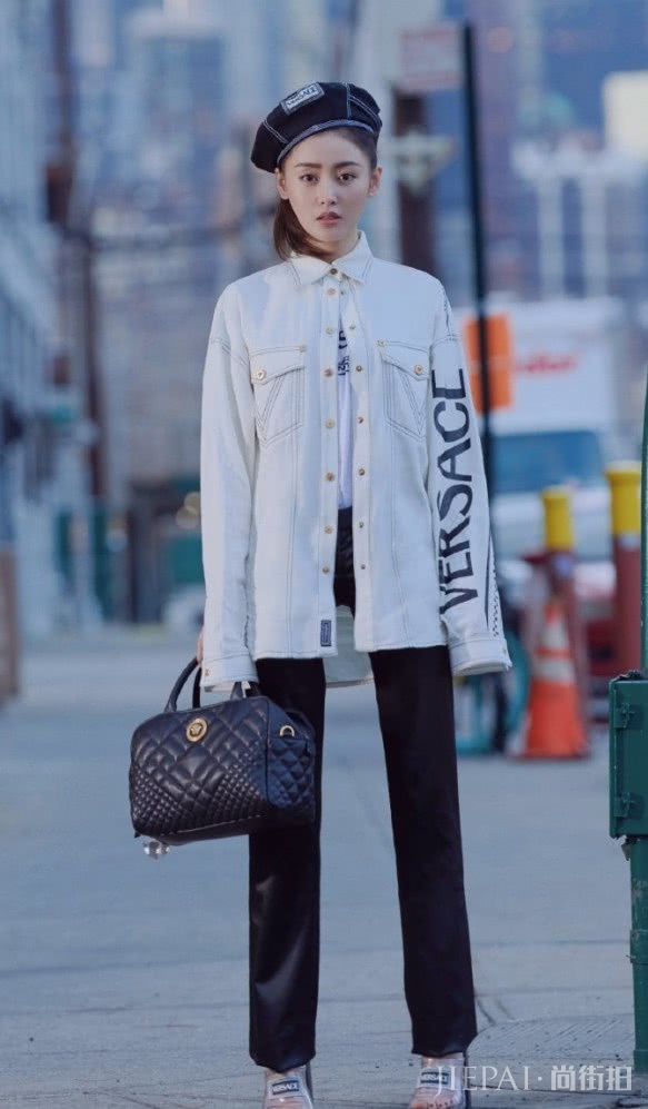 张天爱一身黑衣亮相,征服千千万万的网友