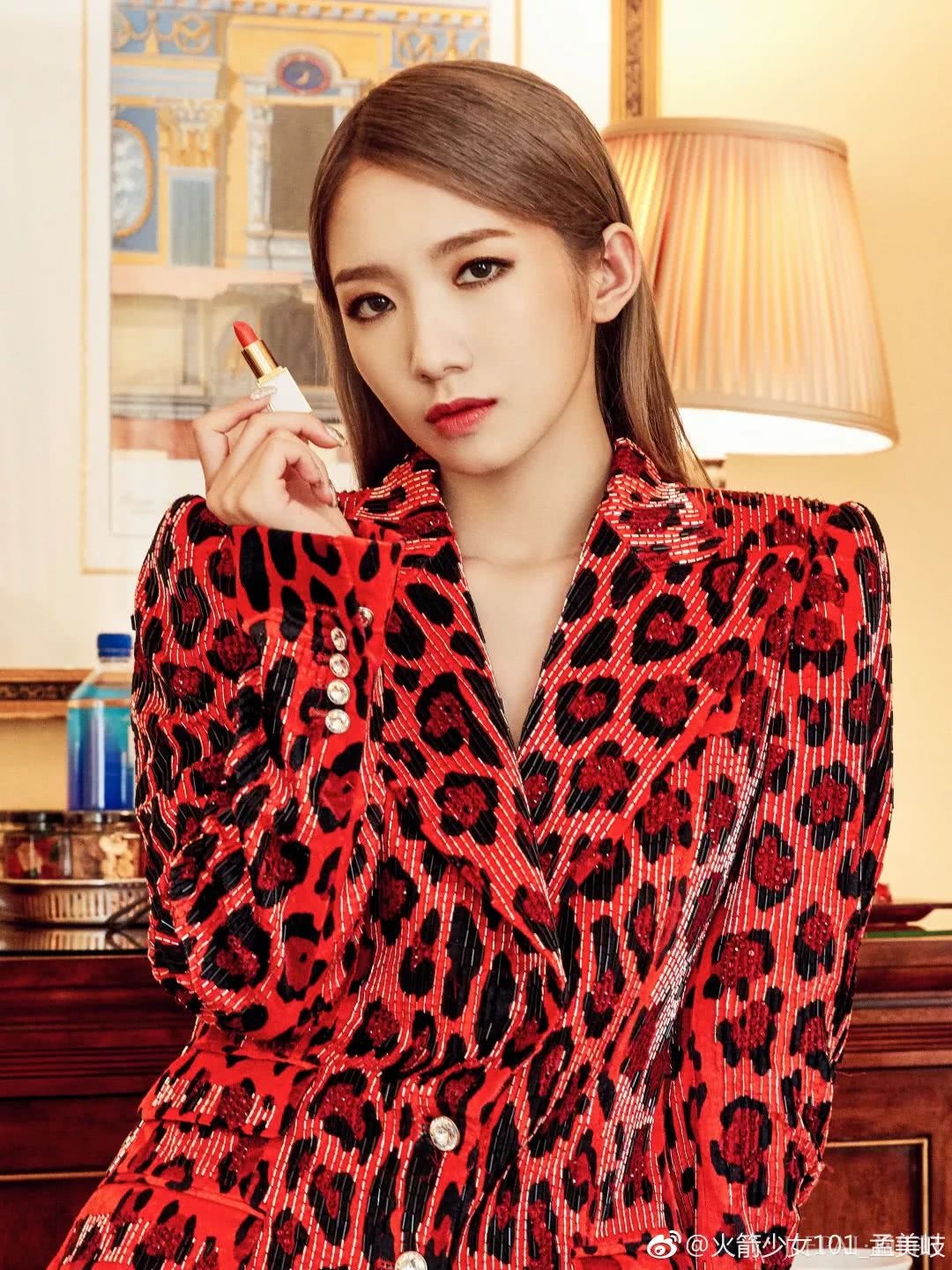 《蓝色生死恋》新任演员上线,孟美岐私服仍有女人硬态度