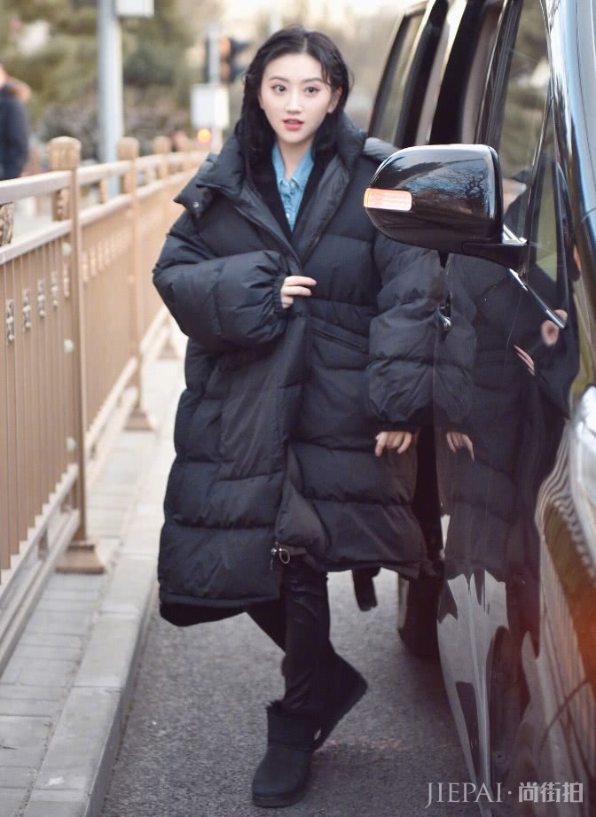 景甜妆容也太精致了吧？穿得像个大灯笼！