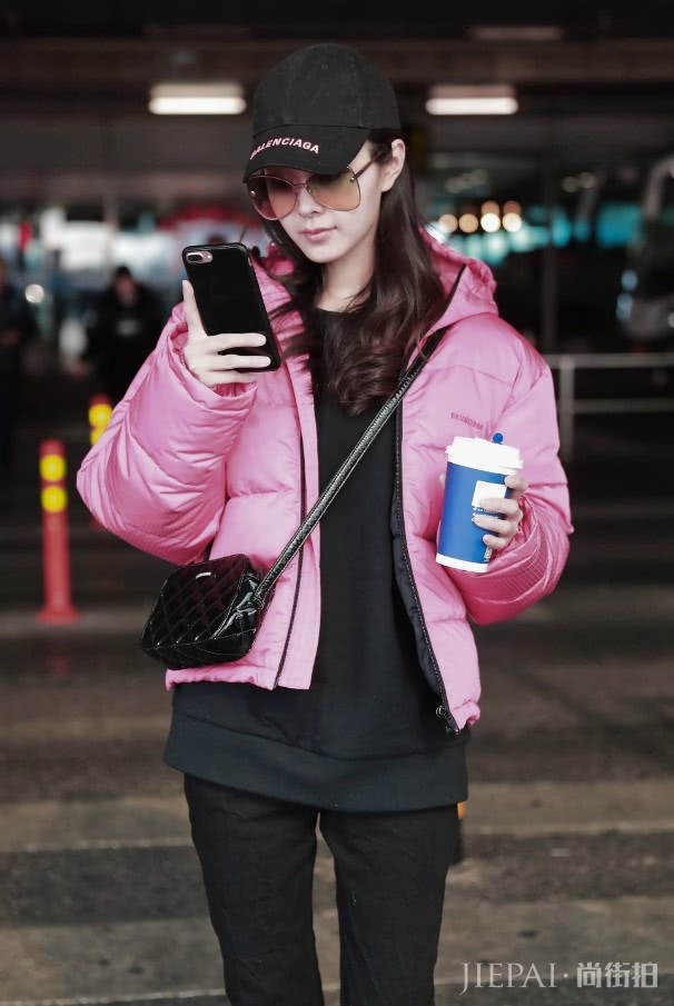 宋轶的马丁靴有鞋孔不穿鞋带,真会穿鞋!