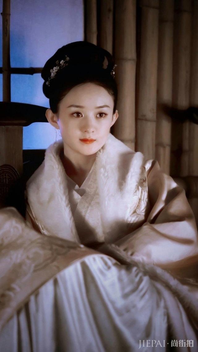 掀起刘海挽起头发显脸小，赵丽颖的发际线功不可没呀