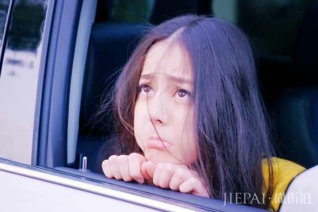 迪丽热巴数度拿冠,好身材和时尚穿搭加分满满